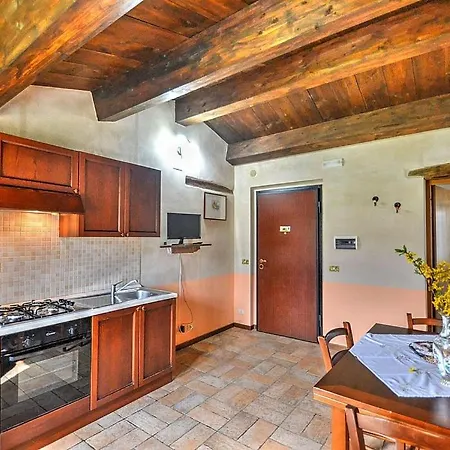 Willa Zona Artigianale Callarella Sleeps 3 Pool Sarnano